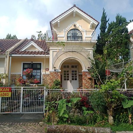 Villa Kota Bunga Cipanas 3 Kamar Baru Renovasi Full Wifi Cikundul エクステリア 写真