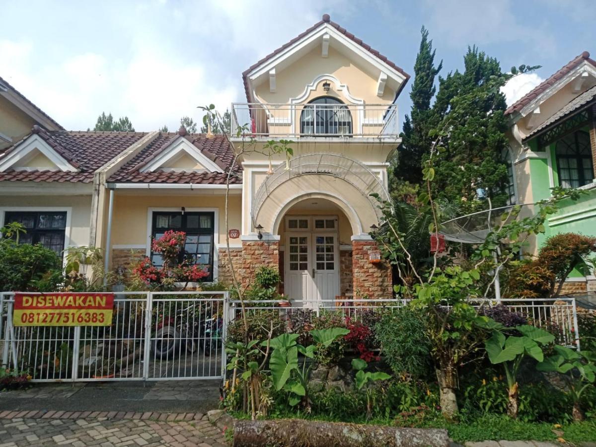 Villa Kota Bunga Cipanas 3 Kamar Baru Renovasi Full Wifi Cikundul エクステリア 写真